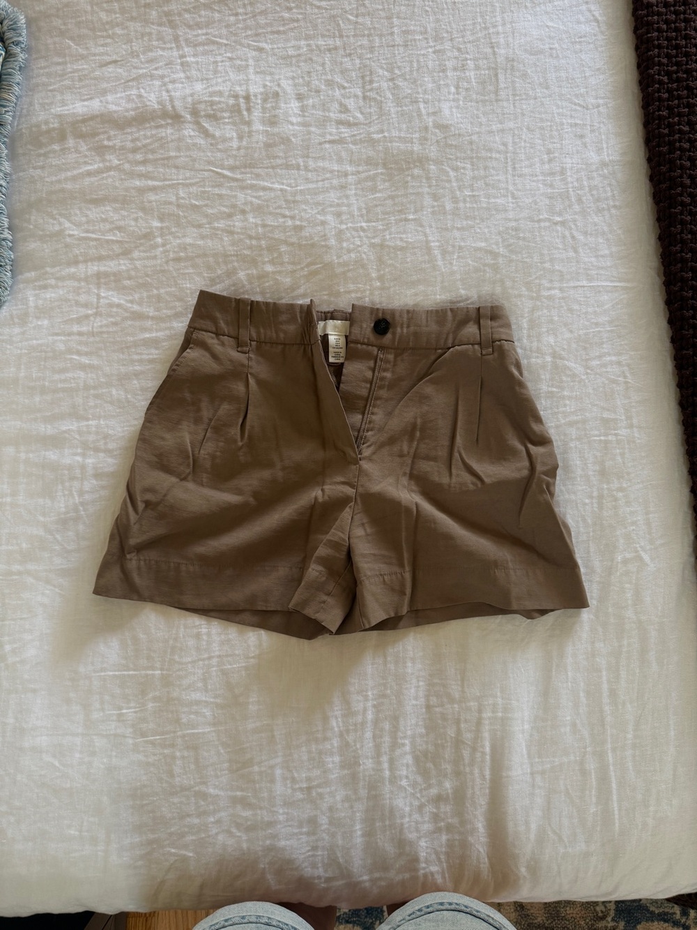 H&M Neutral Taupe High-Waist Trouser Pleated Shorts Size 4